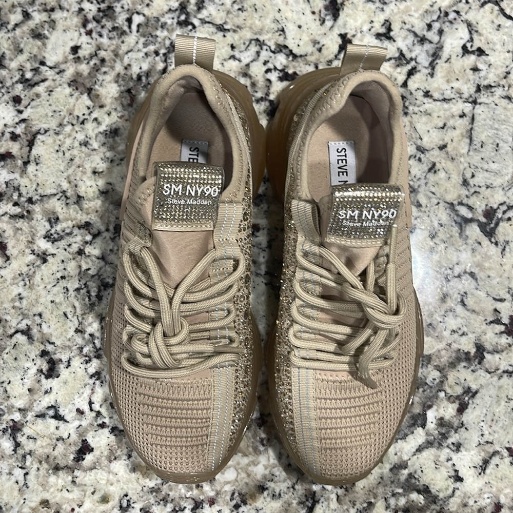 Steve Madden Maxima Sneakers Gold + Rhinestones Brand New Size 6M - Picture 3 of 7